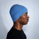 Berretto da uomo celeste in 100% cashmere a costina larga con risvolto – Dandy Street