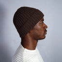 Berretto da uomo cioccolato in 100% cashmere a costina larga con risvolto – Dandy Street