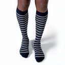 Calze da uomo in morbio cotone a righe orizzontali, un accessorio capace di valorizzare qualsiasi abbinamento con un tocco di personalità!