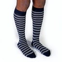 Calze da uomo in morbio cotone a righe orizzontali, un accessorio capace di valorizzare qualsiasi abbinamento con un tocco di personalità!