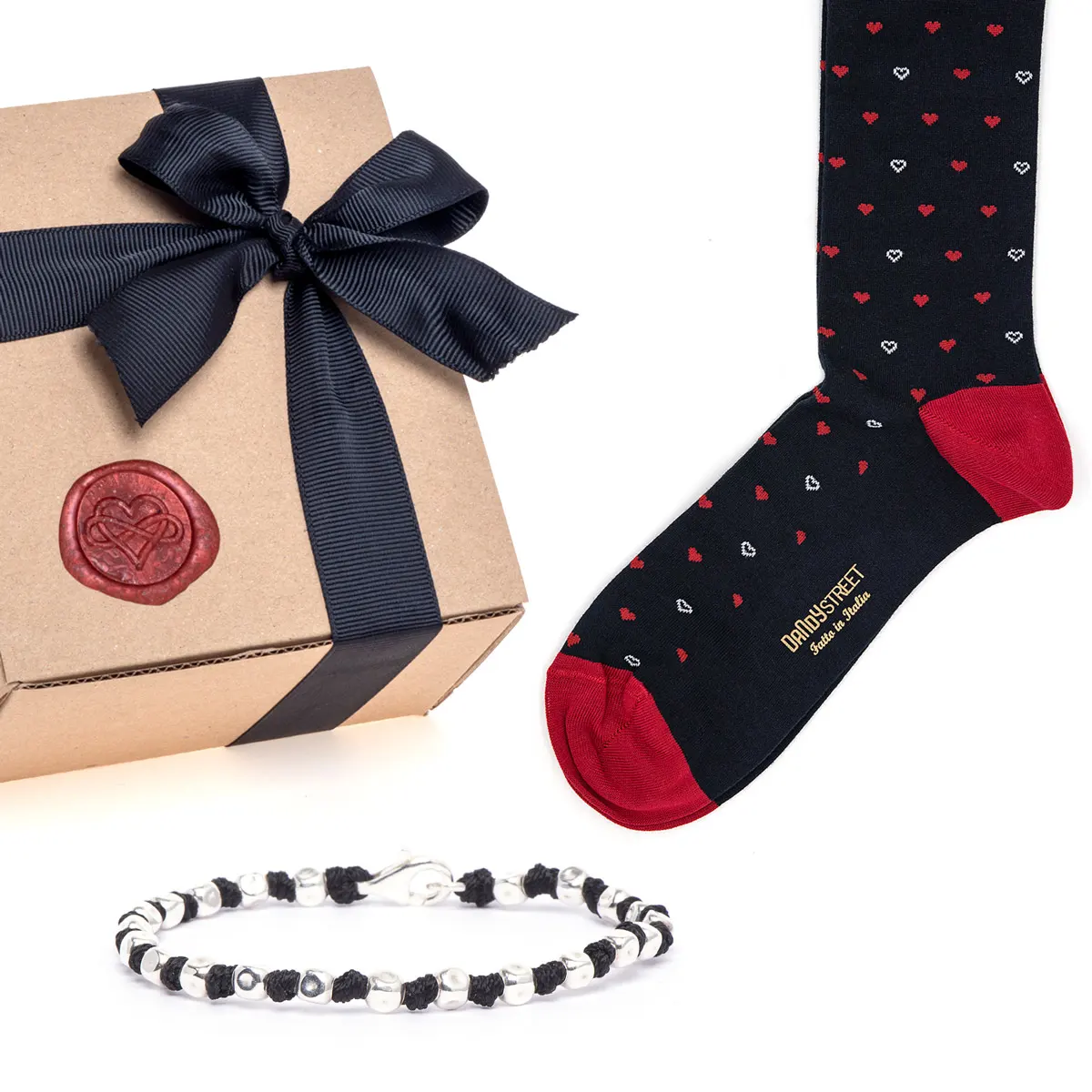 Dandy Street - shop online - gioielli uomo - Idea regalo per San Valentino per lui - Box regalo bracciale con pietre naturali e calzino in cotone - Braciale con moschettone - Regalo per lui bracciale argento e calzino - Abbinato #03 Dandy Street - shop online - gioielli uomo - Idea regalo per San Valentino per lui - Box regalo bracciale con pietre naturali e calzino in cotone - Braciale con moschettone - Regalo per lui bracciale argento e calzino - Abbinato #03