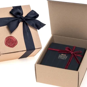 Dandy Street - shop online - gioielli uomo - Idea regalo per San Valentino per lui - Box regalo bracciale con pietre naturali e calzino in cotone - Braciale elastico - Box Regalo per lui per San Valentino