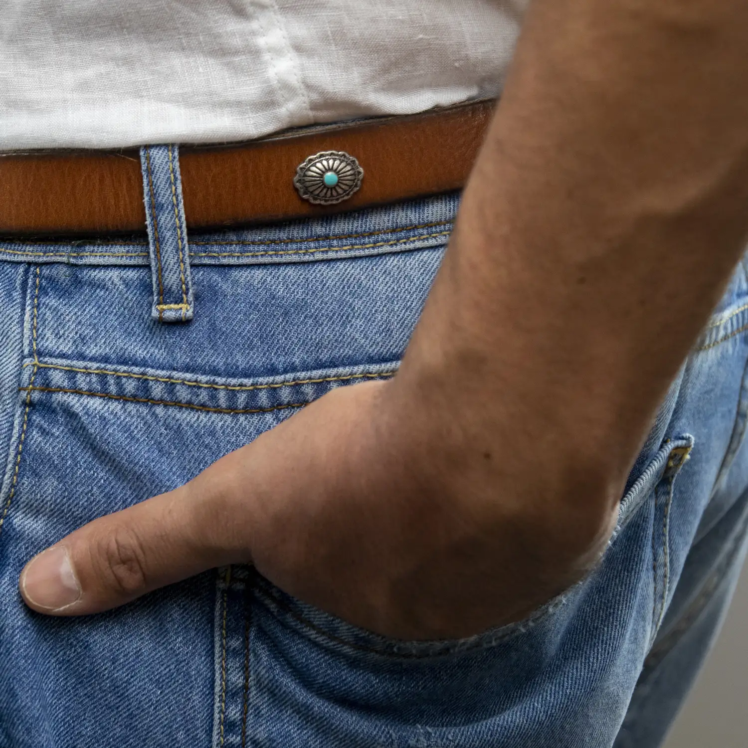 Dandy Street - vendita online - accessori uomo - cintura uomo cuoio - cintura artigianale - cintura pelle - cintura con pietre dure - borchie navajo - Indos