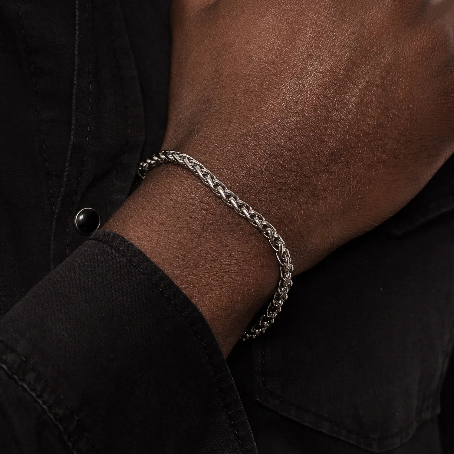 Dandy Street - shop online bracciali uomo di tendenza - Bracciale da uomo raffinato in acciaio - Kotryl Dandy Street - shop online bracciali uomo di tendenza - Bracciale da uomo raffinato in acciaio - Kotryl