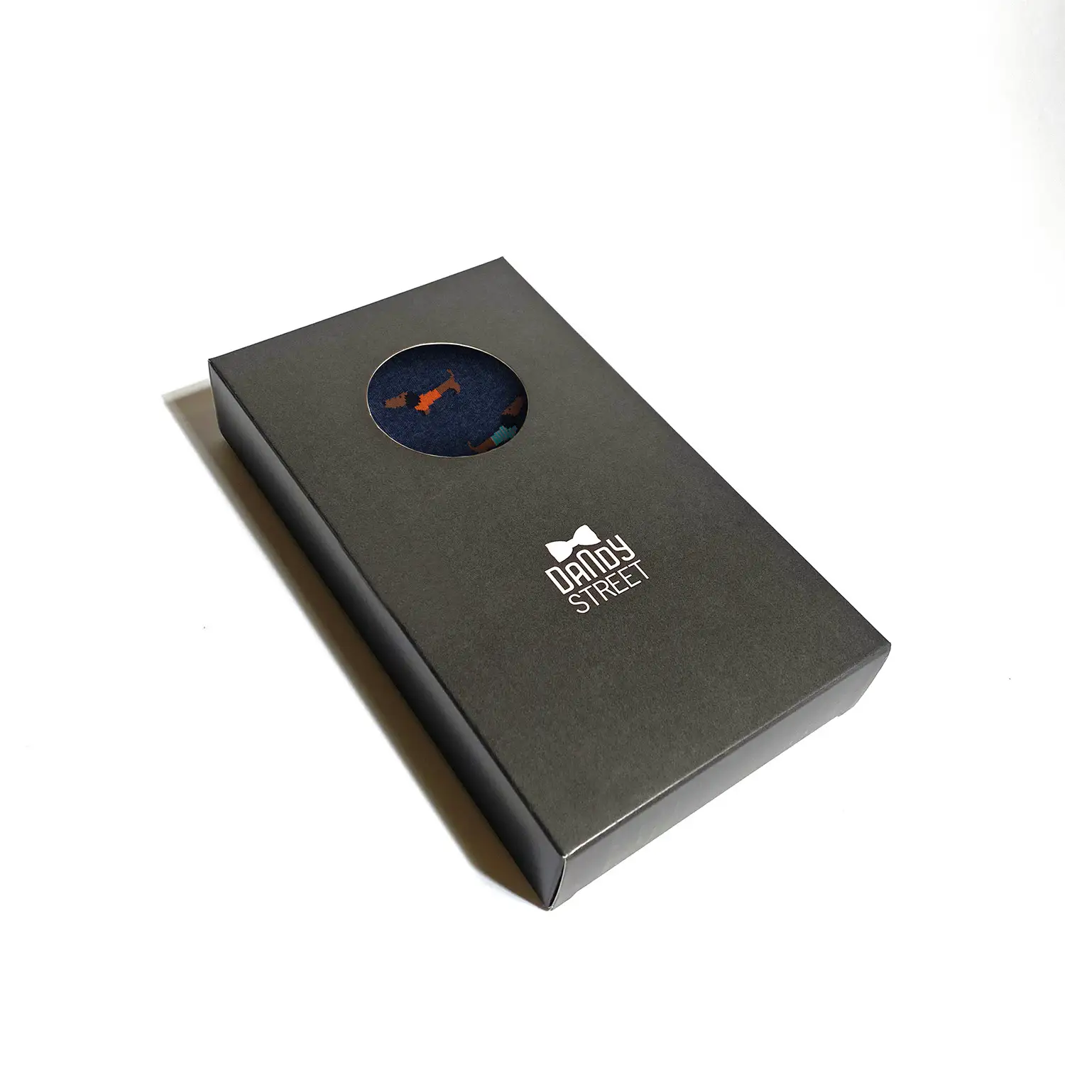 Dandy Street - shop online - accessori uomo calzini uomo cotone - calzini in cotone con bassotti ricamati - Dandy Dog Noisette