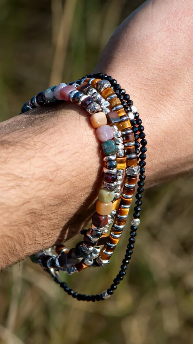 Noi affittiamo l’estate così

#dandystreetstyle #dandystreet #madeinitaly #handmade #handmadejewelry #jewelry #jewels #bracelet