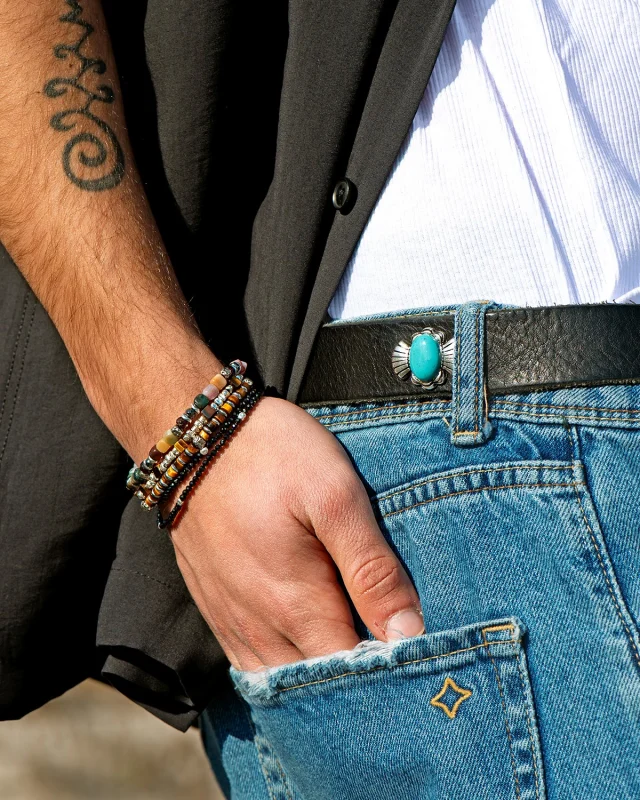 La classe non è acqua

#dandystreetstyle #dandystreet #madeinitaly #handmade #handmadejewelry #jewelry #jewels #bracelet