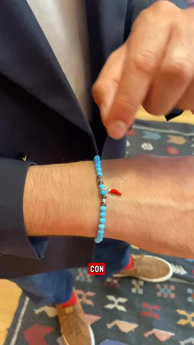 Un po’ di fortuna non guasta mai! 🌶️

#dandystreetstyle #dandystreet #madeinitaly #handmade #handmadejewelry #jewelry #jewels #bracelet #fortuna