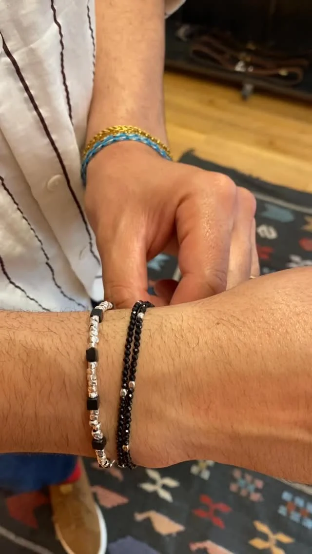 Un’abbinata di cui non puoi fare a meno! 🖤🤍

#dandystreetstyle #dandystreet #madeinitaly #handmade #handmadejewelry #jewelry #jewels #bracelet