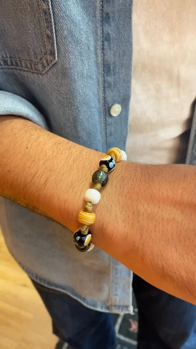 Questo sta bene davvero con tutto 🤩

#dandystreetstyle #dandystreet #madeinitaly #handmade #handmadejewelry #jewelry #jewels #bracelet #summer