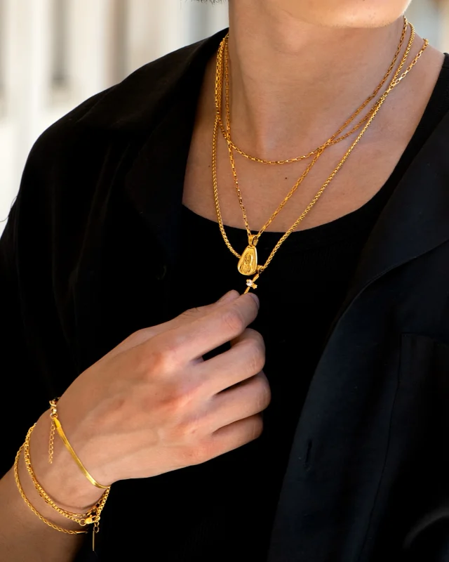 Gold lovers💛
Pure in promozione😉

#dandystreetstyle #dandystreet #madeinitaly #handmade #handmadejewelry #jewelry #jewels #bracelet